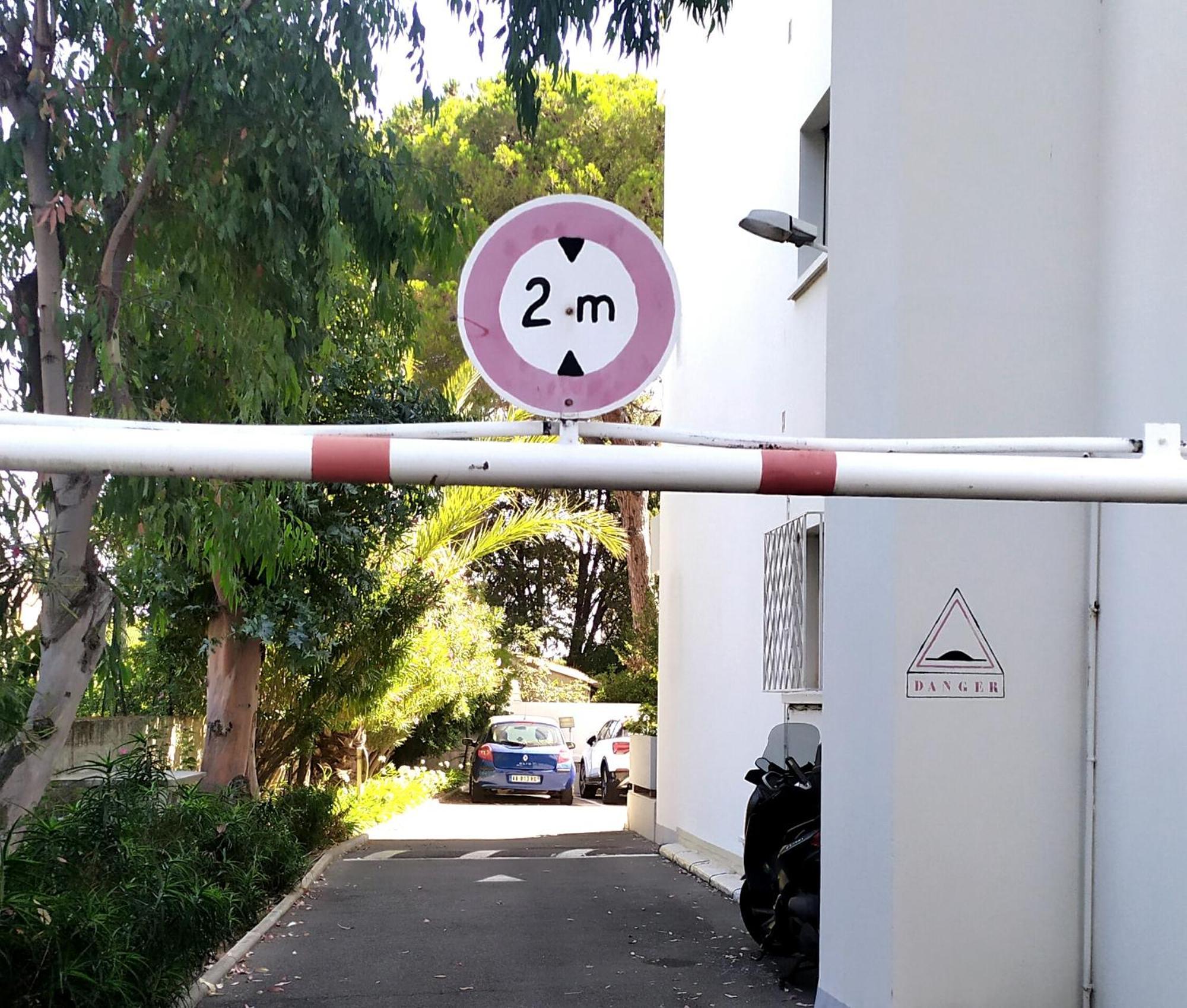 Grand studio climatisé en bord de mer avec parking sécurisé Golfe Juan Esterno foto