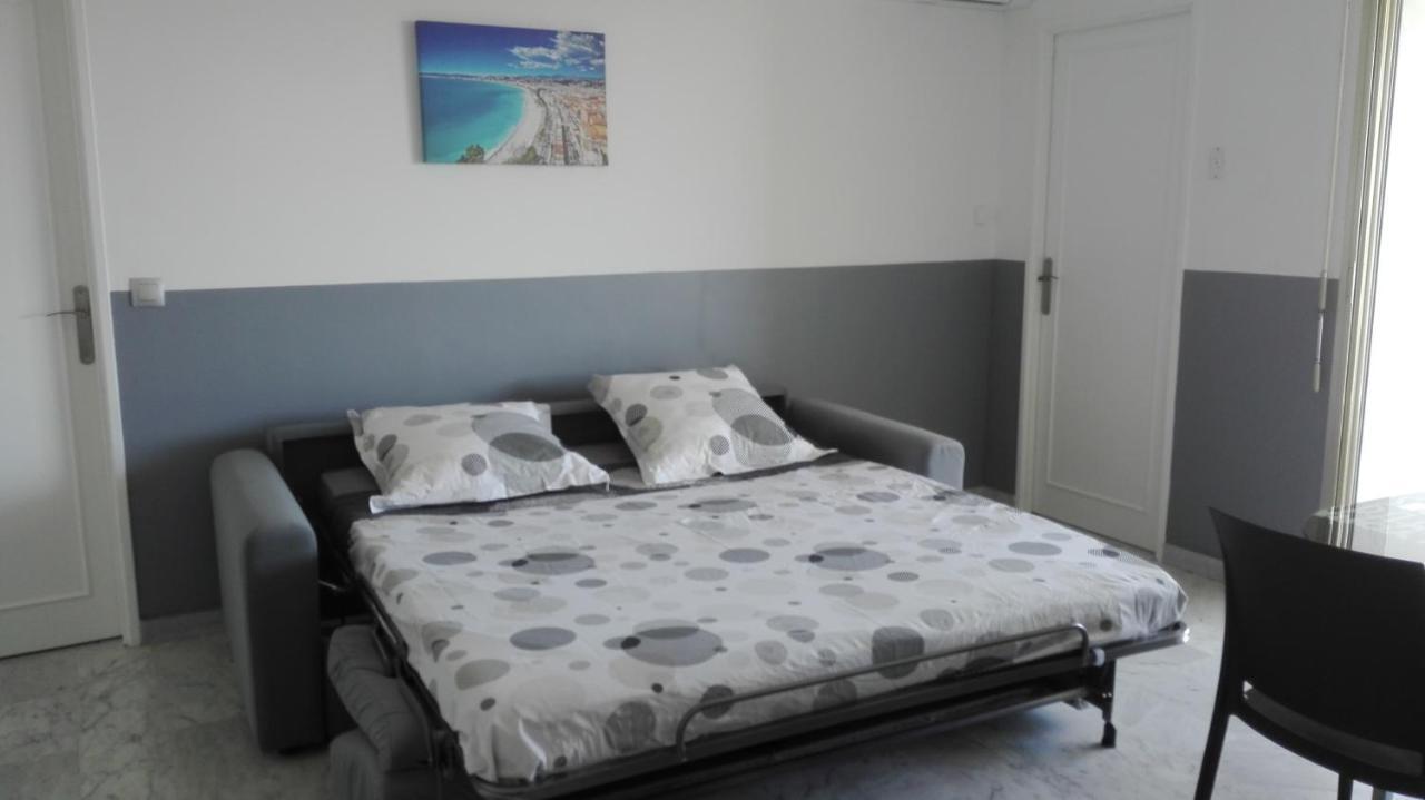 Grand studio climatisé en bord de mer avec parking sécurisé Golfe Juan Esterno foto