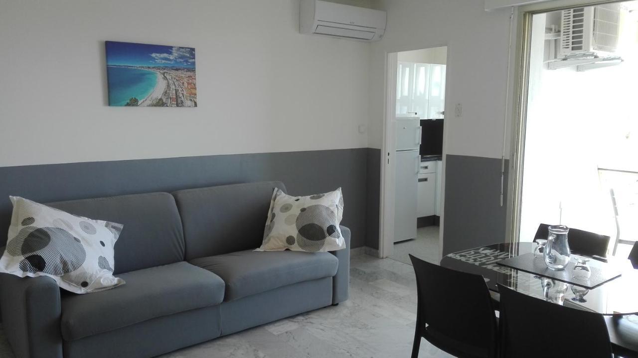 Grand studio climatisé en bord de mer avec parking sécurisé Golfe Juan Esterno foto